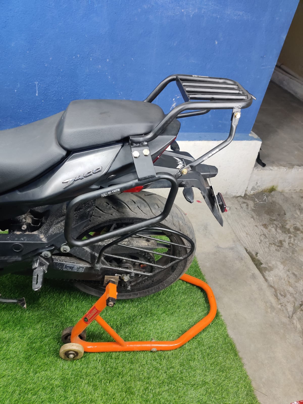 Dominar Saddle stay with carrier